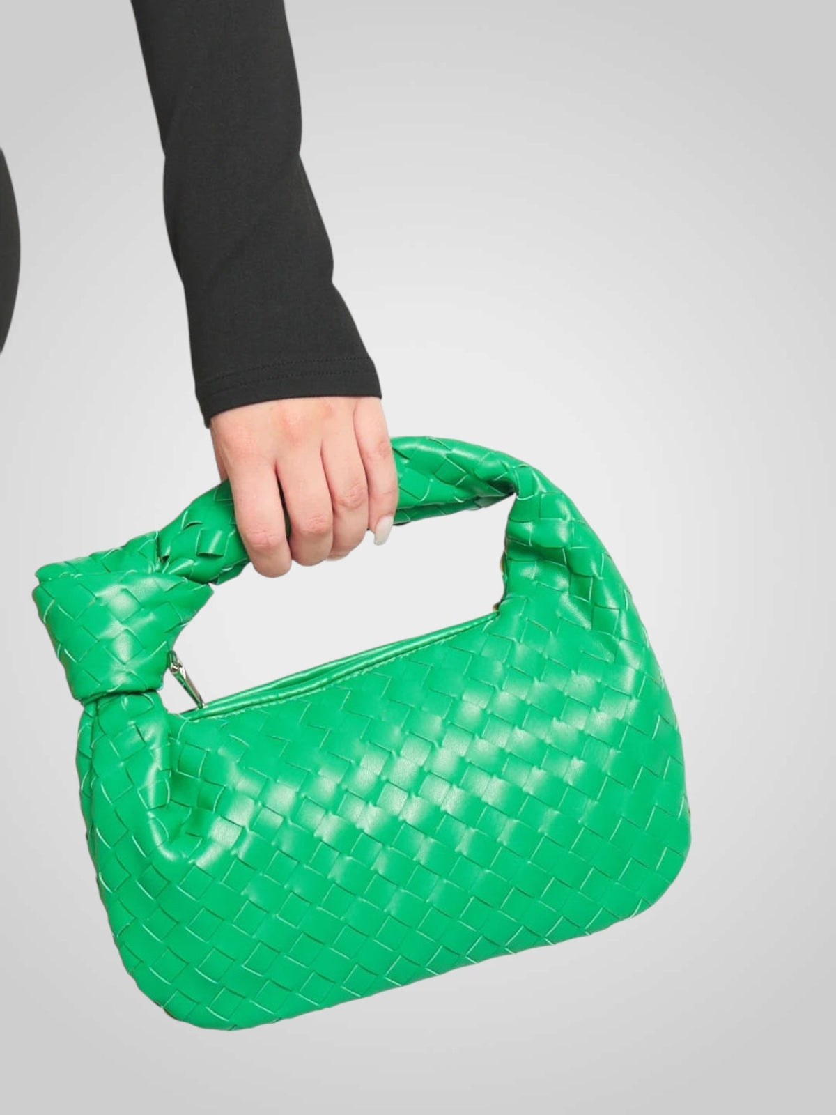 Aura | Mini-Tasche mit geflochtenem Knotenhenkel aus umweltfreundlichem Leder in Weinrot
