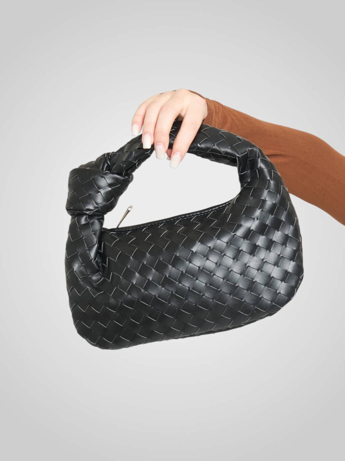 Aura | Mini-Tasche mit geflochtenem Knotenhenkel aus umweltfreundlichem Leder in Weinrot