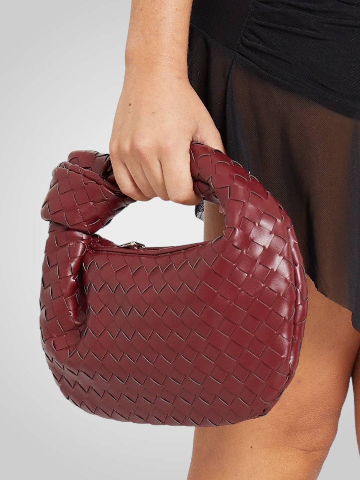 Aura | Mini-Tasche mit geflochtenem Knotenhenkel aus umweltfreundlichem Leder in Weinrot